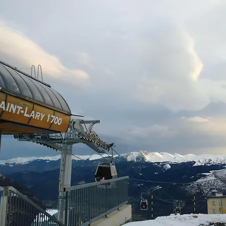 4 Personnes Avec Terrasse Et Parking A Lary - Fr-1-296-196