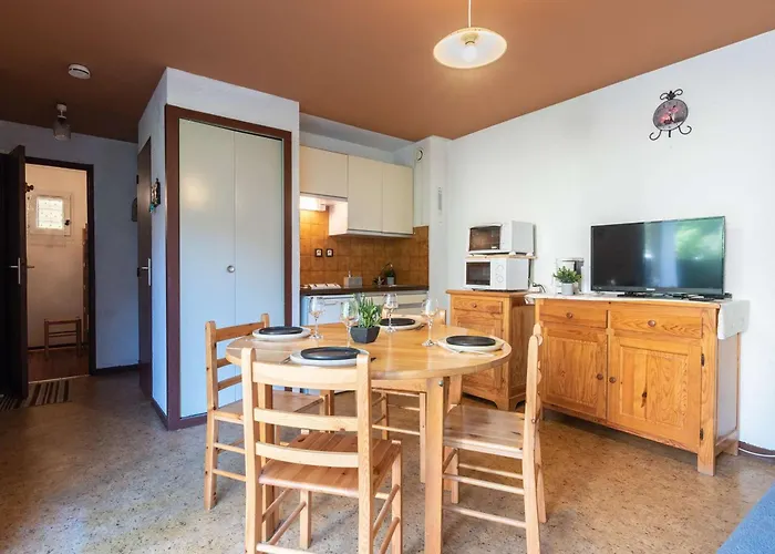 4 Personnes Avec Terrasse Et Parking A Lary - Fr-1-296-196 圣拉里苏朗