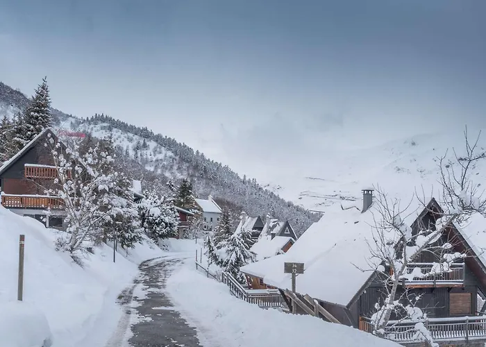 4 Personnes Avec Terrasse Et Parking A Lary - Fr-1-296-196 公寓