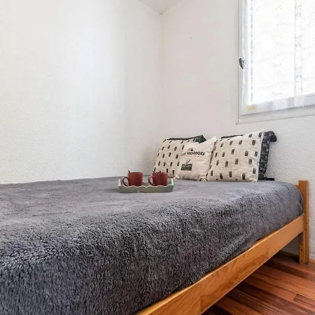 4 Personnes Avec Terrasse Et Parking A Lary - Fr-1-296-196 דירה *