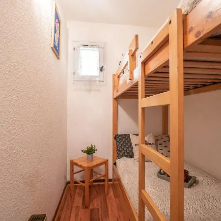 4 Personnes Avec Terrasse Et Parking A Lary - Fr-1-296-196 דירה *