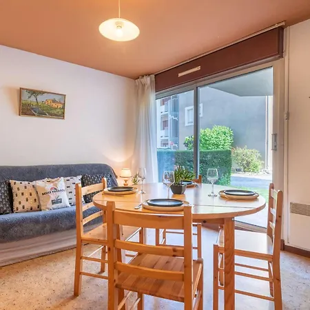 公寓 4 Personnes Avec Terrasse Et Parking A Lary - Fr-1-296-196