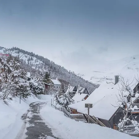 4 Personnes Avec Terrasse Et Parking A Lary - Fr-1-296-196 Apartment