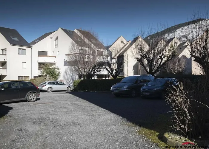 4 Personnes Avec Terrasse Et Parking A Lary - Fr-1-296-196 Apartment