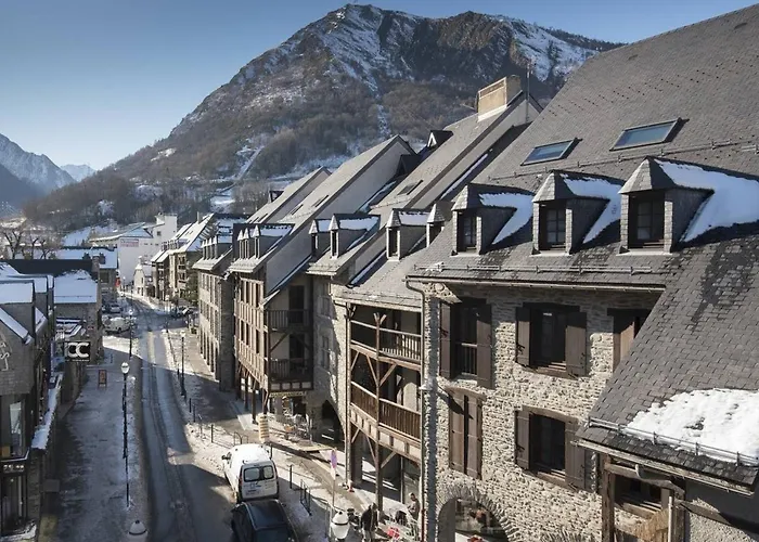 4 Personnes Avec Terrasse Et Parking A Lary - Fr-1-296-196 Saint-Lary-Soulan