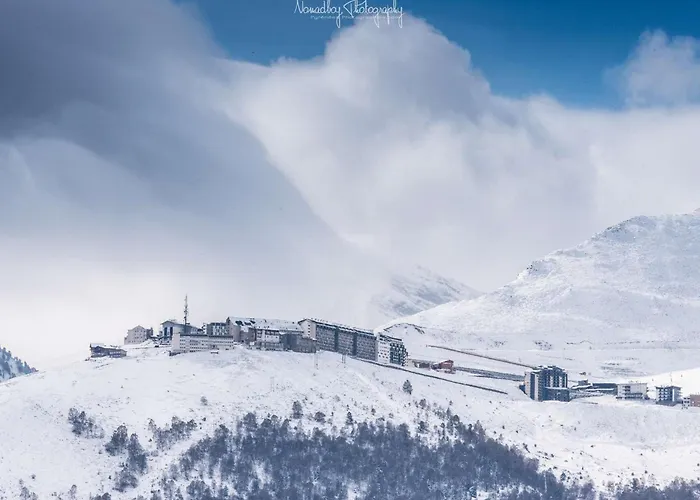 4 Personnes Avec Terrasse Et Parking A Lary - Fr-1-296-196 Apartment