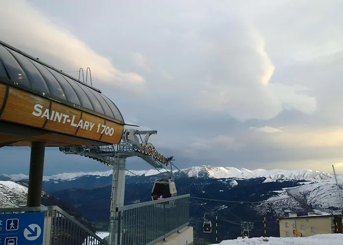 4 Personnes Avec Terrasse Et Parking A Lary - Fr-1-296-196